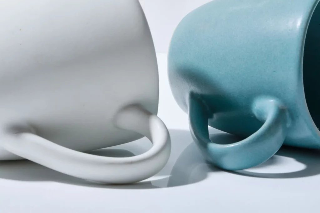 Tazze e stoviglie realizzate con materiali di scarto - Materially